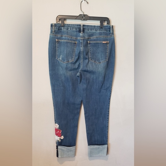 Chico SO Blue Cropped Jeans with Red Floral Embroidery Chico size 1 = size 8 - Picture 7 of 8